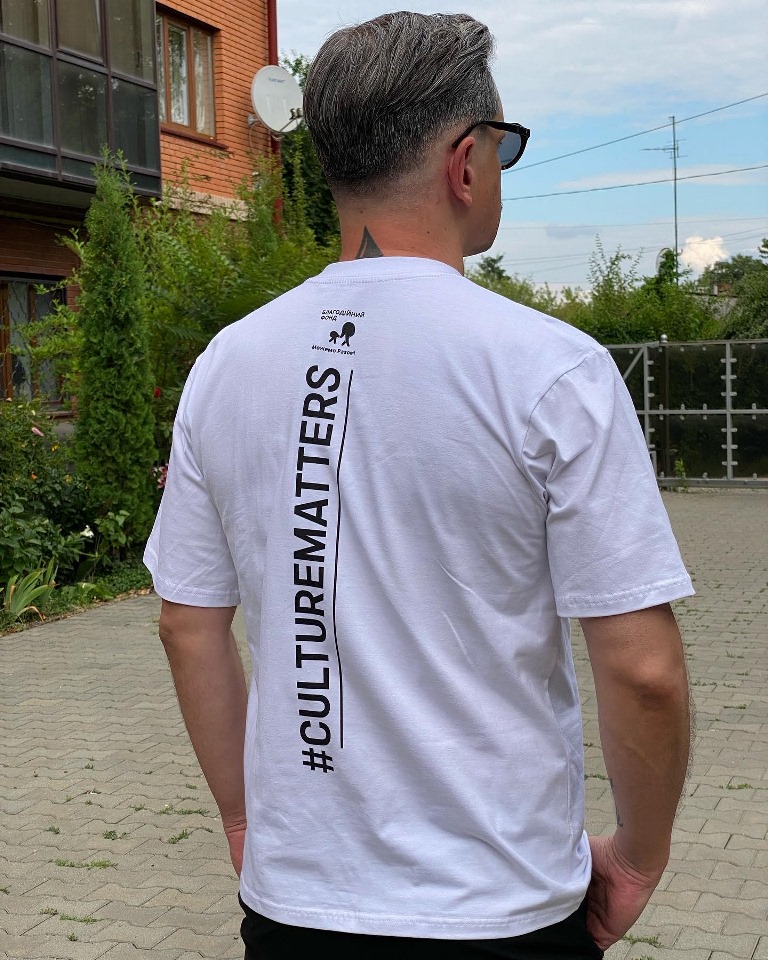 Астаф'єва, Пивоваров і навіть Міс Україна нарядилися у схожі футболки: навіщо зірки це зробили